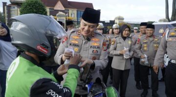 Kapolda Riau Gelar Pembagian Takjil dan Buka Bersama dengan Awak Media